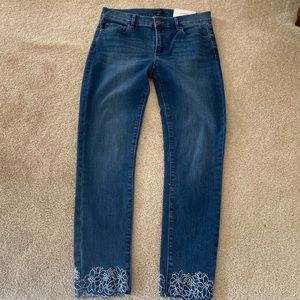 Anne Taylor modern embroidered skinny jeans size 4 never worn